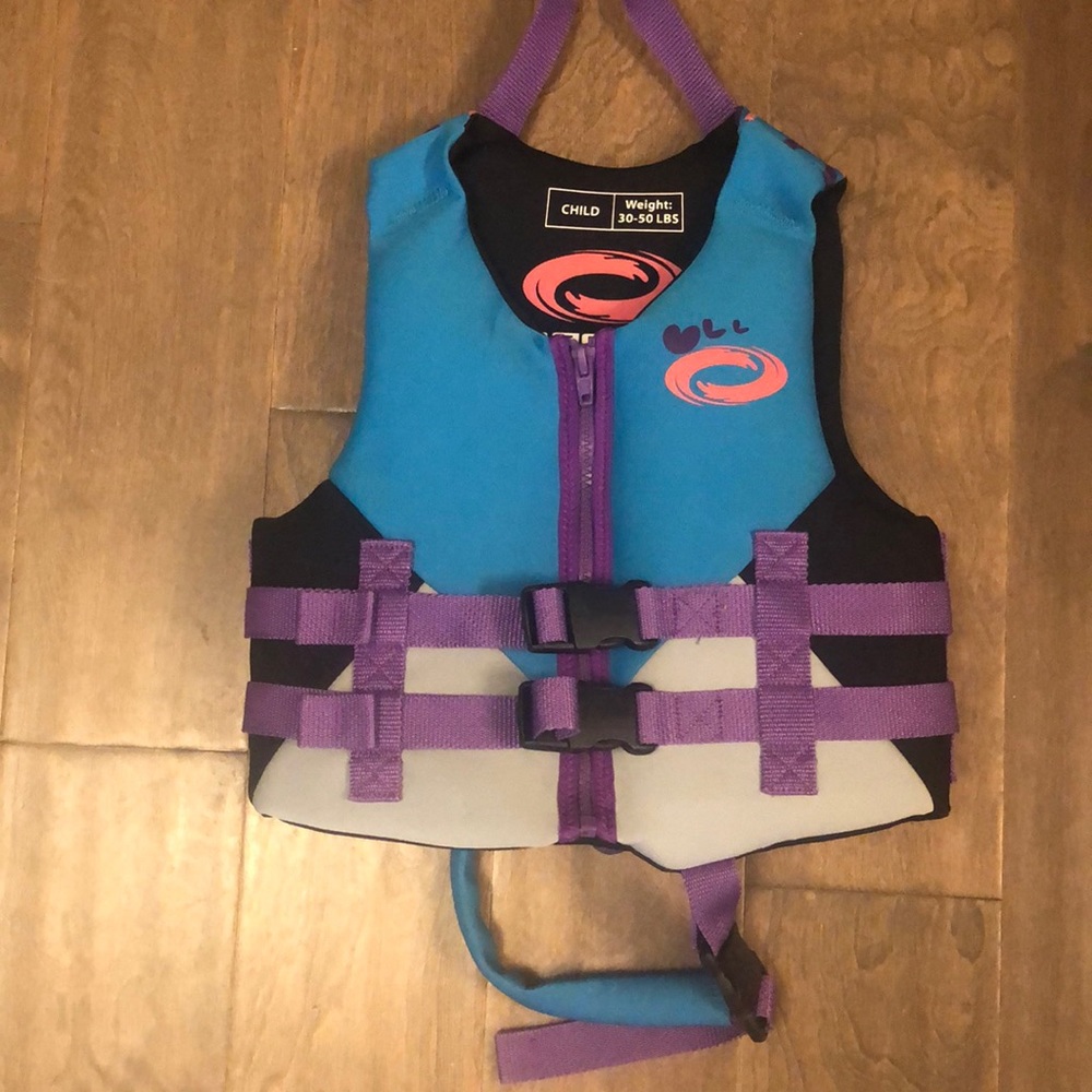 HOST PICK🥳🎉O’rageous child’s life jacket